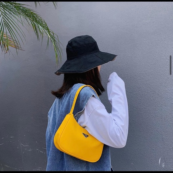 Y2K Staple Handbag - Picture 4 of 5